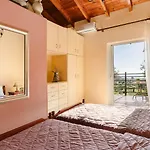 Aliona Villa Mavrata