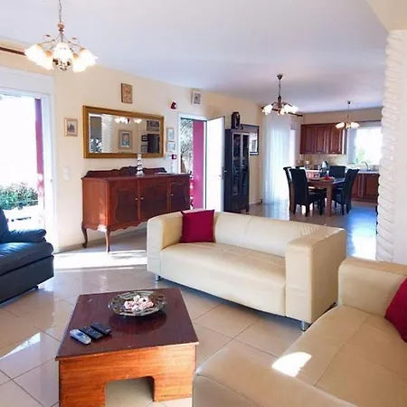 Willa Aliona Mavrata