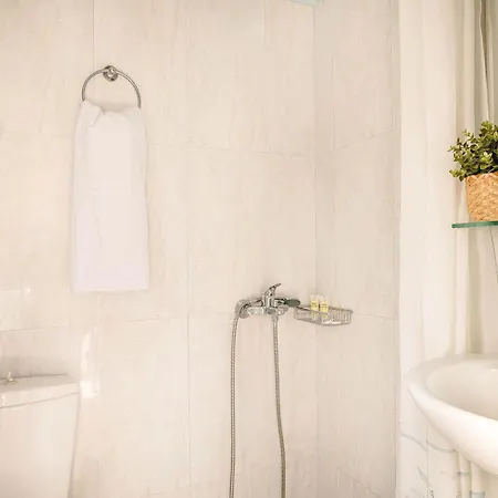 Aliona Willa Mavrata